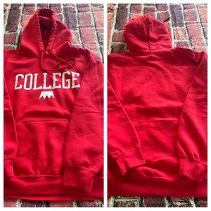 UNDRCRWN College Hoodie size M
Pit to pit: 22”
Length:25”